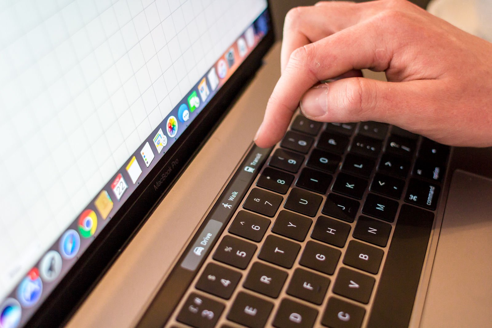5 reasons not to buy MacBook Air: Touch Bar